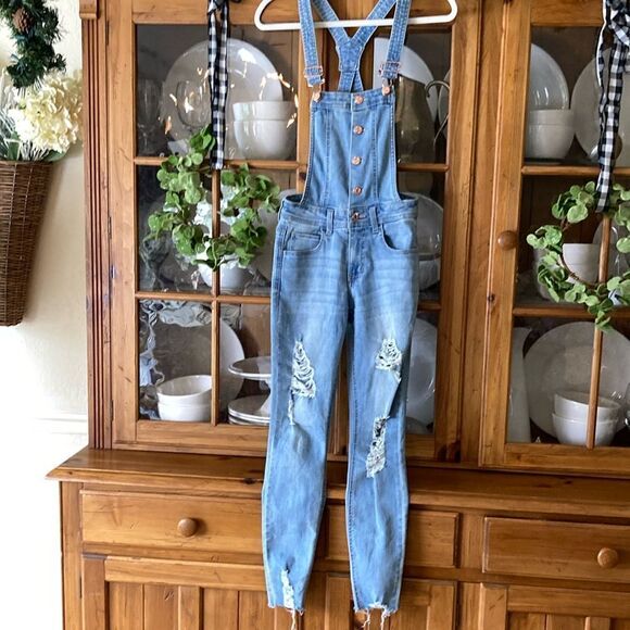 Guess Distressed Light Wash Rose Button Front Skinny Overalls Women’s 25 EUC - Picture 2 of 14